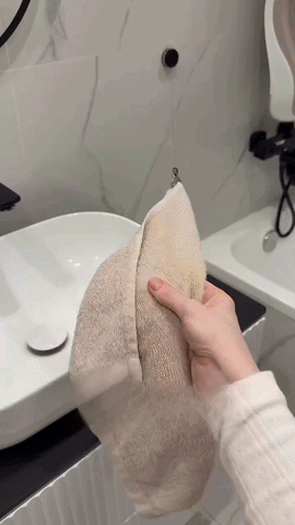 Automatic Retractable Towel Rack – No-Drill Self-Adhesive Wall Mounted Holder